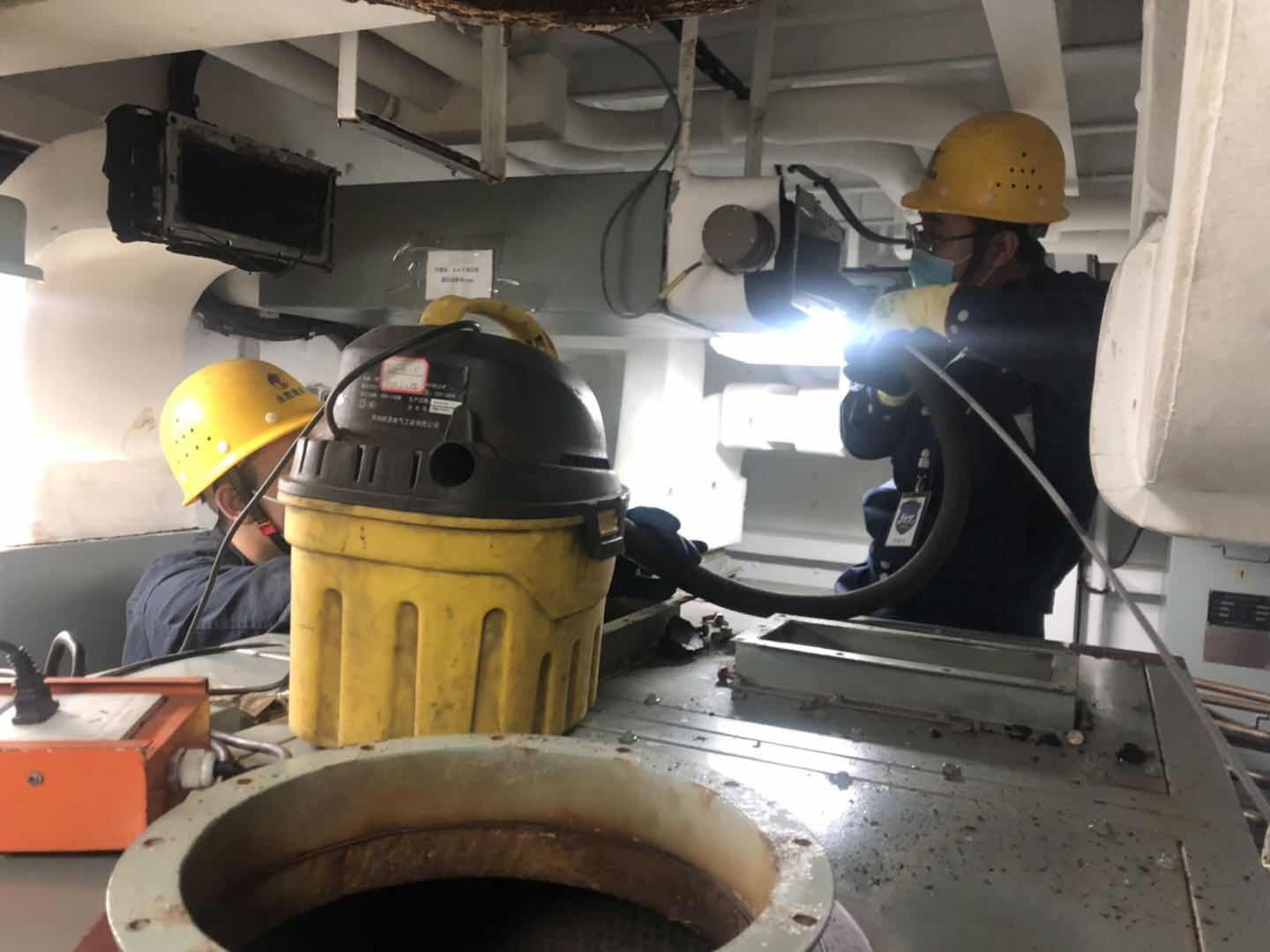 風管清洗現(xiàn)場.jpg